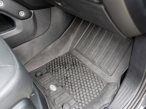 Used 2023 Land Rover Defender 90 Carpathian Edition image 41