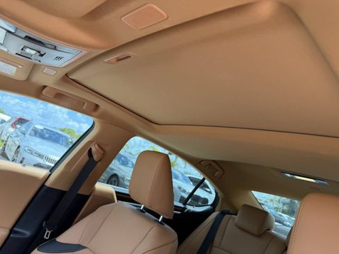 Used 2024 Lexus ES 350 w/ Premium Package FWD image 21