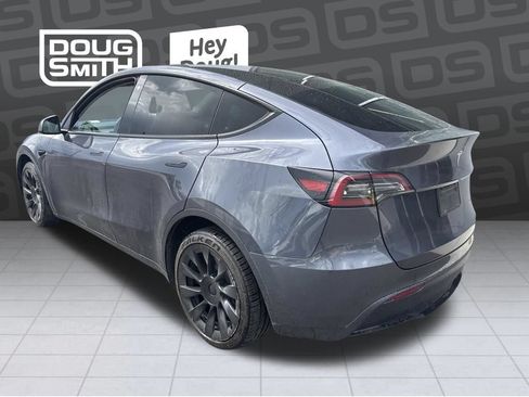 Used 2023 Tesla Model Y Long Range AWD/4WD image 3