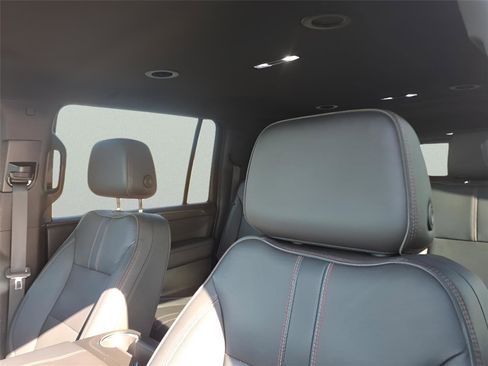 Used 2022 Chevrolet Suburban RST w/ Sport Performance Package image 20