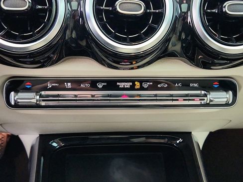 Used 2020 Mercedes-Benz GLB 250 4MATIC image 18