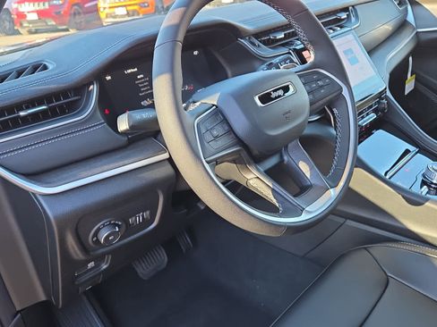 New 2025 Jeep Grand Cherokee L Limited image 18