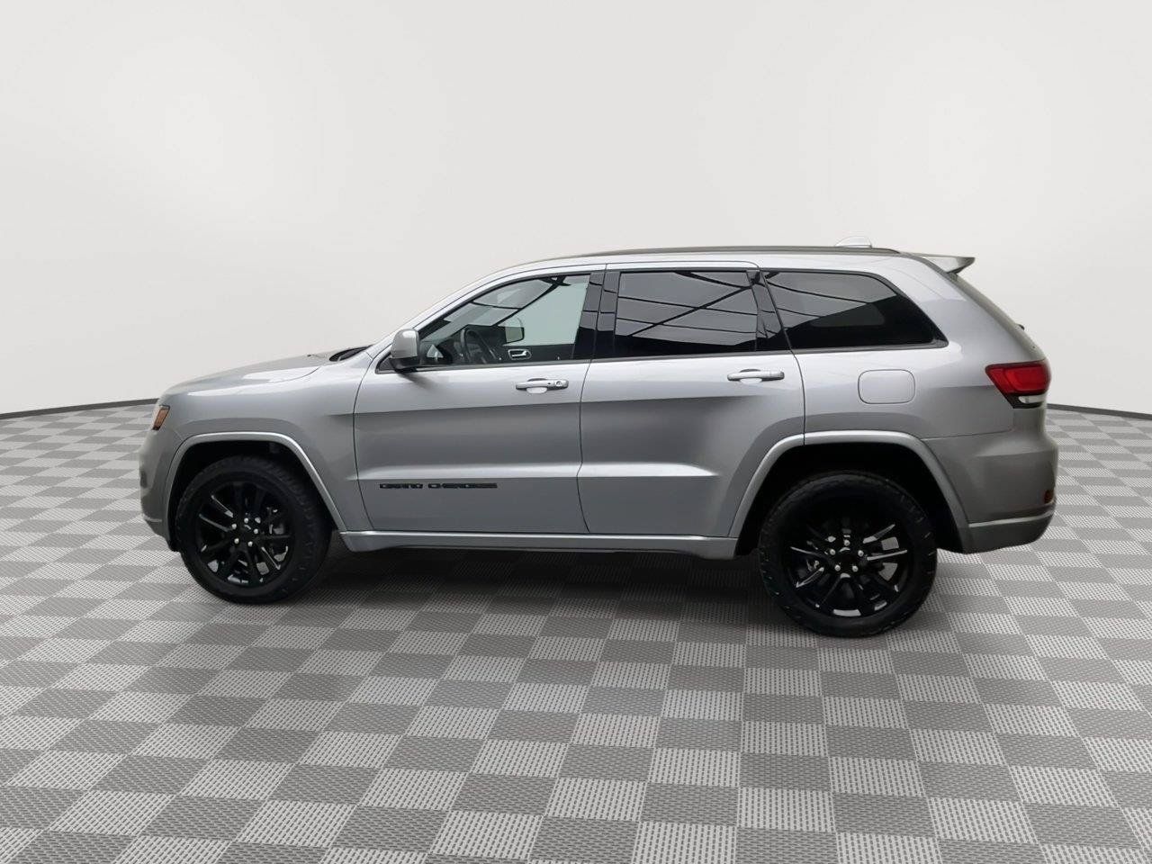 Used 2021 Jeep Grand Cherokee Laredo X AWD/4WD image 35