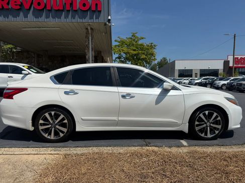 Used 2016 Nissan Altima 2.5 SR FWD image 8