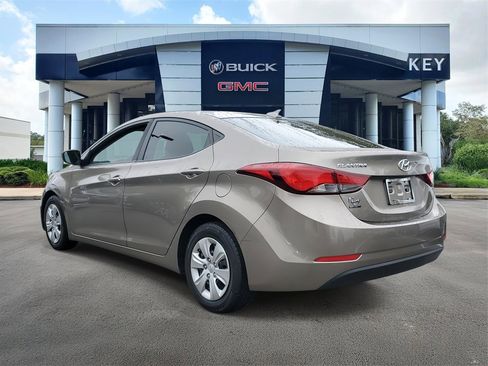 Used 2016 Hyundai Elantra SE image 3
