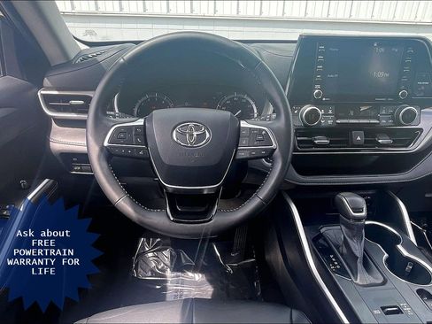 Used 2020 Toyota Highlander XLE FWD image 6