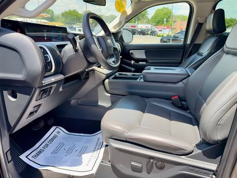 Used 2025 Ford Expedition Active AWD/4WD image 13