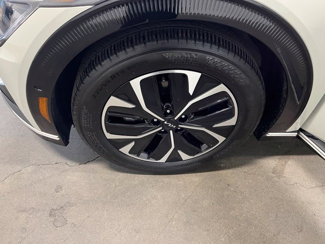 Used 2023 Kia EV6 Wind w/ Wind Technology Package AWD/4WD image 31