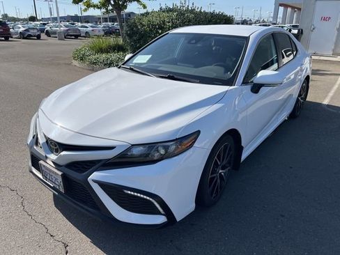 Used 2023 Toyota Camry SE FWD image 1