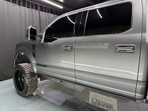 Used 2022 Ford F250 Lariat w/ Black Appearance Package image 7