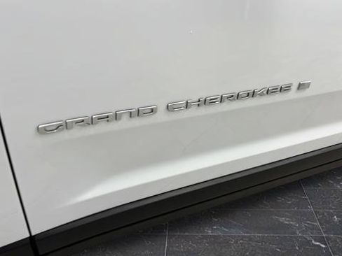 Used 2025 Jeep Grand Cherokee L Limited AWD/4WD image 38