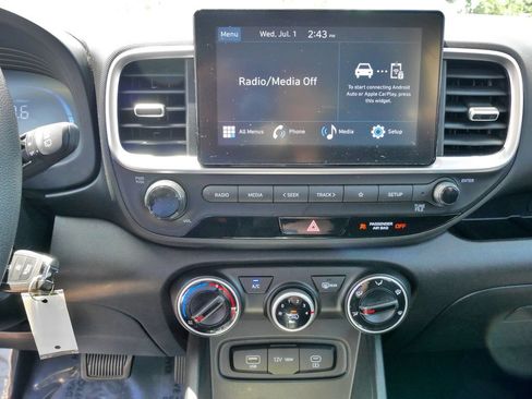 Used 2025 Hyundai Venue SE FWD image 27