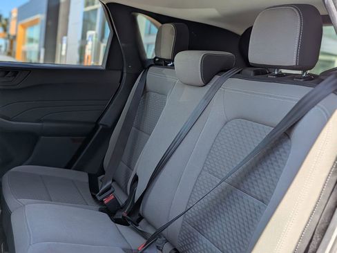 Used 2022 Ford Escape SE image 11