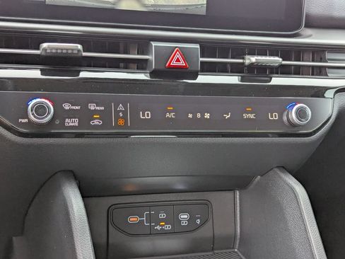 New 2026 Kia Sportage EX w/ EX Panorama Roof Package FWD image 23