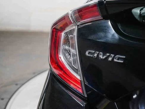 Used 2018 Honda Civic Sport image 11