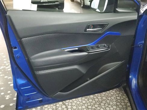 Used 2021 Toyota C-HR XLE image 18