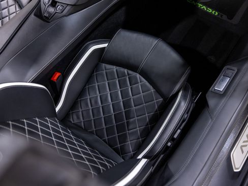 Used 2019 Lamborghini Aventador S image 39