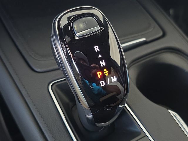 Certified 2024 Cadillac XT4 Luxury FWD image 15