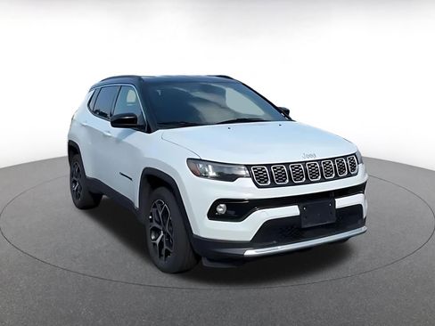 Used 2025 Jeep Compass Limited AWD/4WD image 2