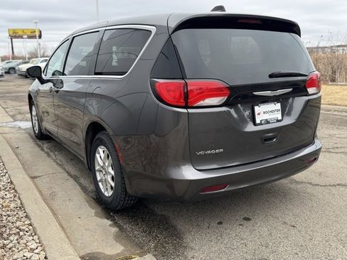 Used 2023 Chrysler Voyager LX image 40