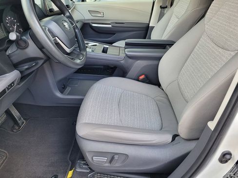 Used 2021 Toyota Sienna LE FWD image 24