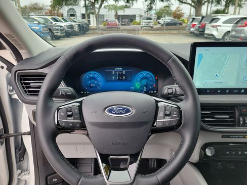 Certified 2024 Ford Escape SE w/ PHEV Premium Package image 11