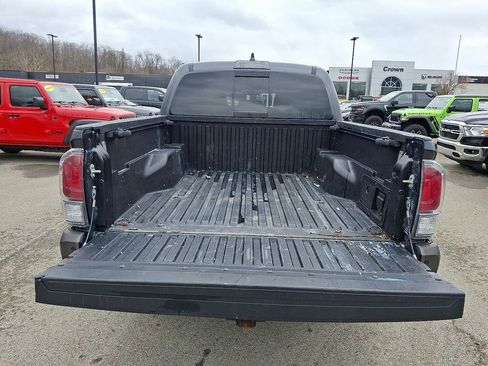 Used 2022 Toyota Tacoma TRD Off-Road w/ Technology Package image 27