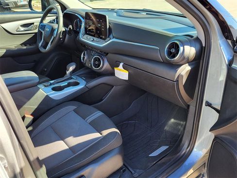 Used 2024 Chevrolet Blazer LT w/ Convenience Package image 9