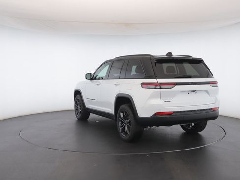 New 2025 Jeep Grand Cherokee Limited image 22