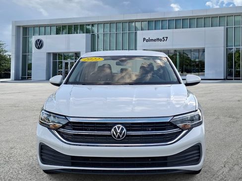 Certified 2022 Volkswagen Jetta SE FWD image 2