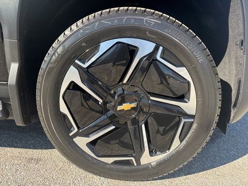 New 2026 Chevrolet Silverado EV LT image 9