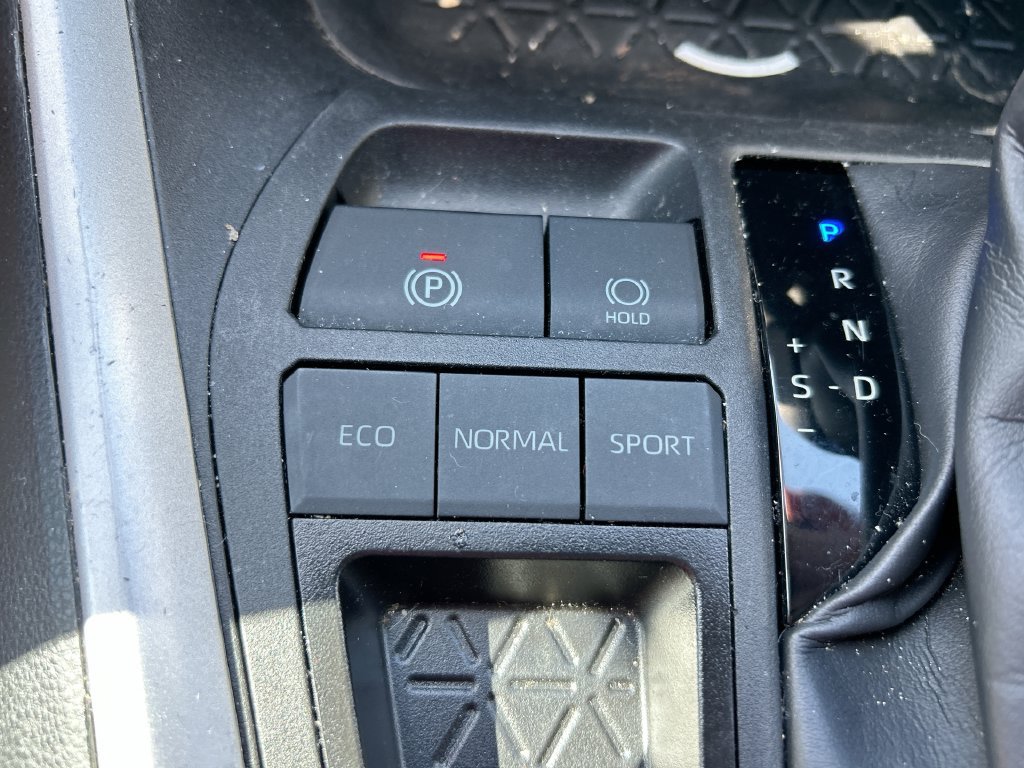 Certified 2024 Toyota RAV4 LE FWD image 32