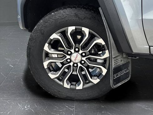 Used 2024 GMC Canyon Denali image 39