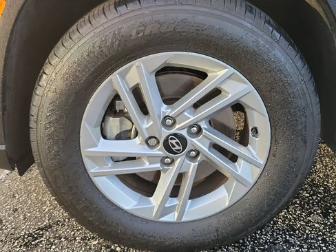 Certified 2025 Hyundai Tucson SE image 25