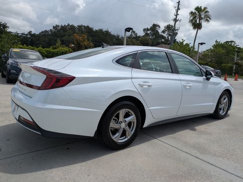 Used 2021 Hyundai Sonata SE FWD image 2