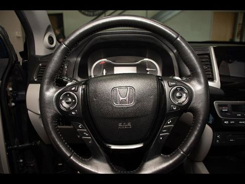 Used 2018 Honda Pilot Elite image 9