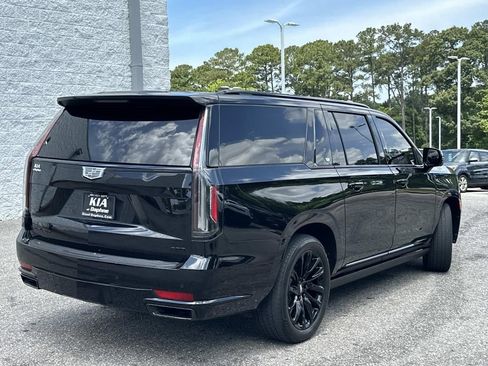 Used 2024 Cadillac Escalade ESV Sport Platinum w/ LPO, ONYX Package AWD/4WD image 5
