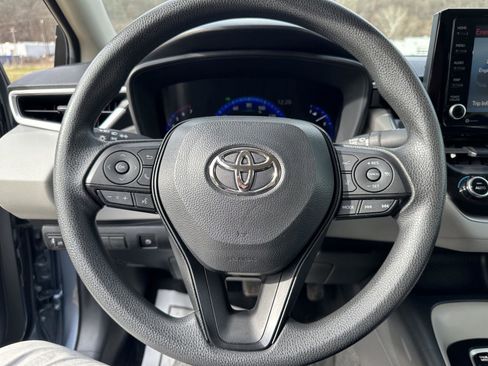 Used 2022 Toyota Corolla LE image 9