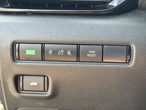 Certified 2024 Nissan Sentra SV FWD image 30