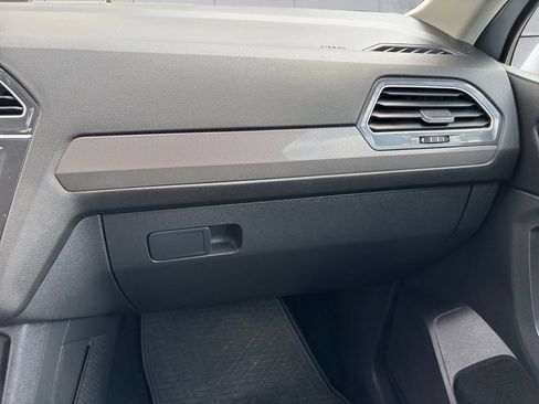 Certified 2023 Volkswagen Tiguan SE FWD image 17