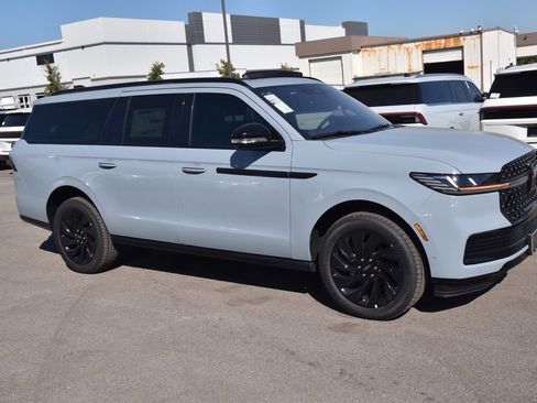 New 2025 Lincoln Navigator L Reserve w/ Jet Appearance Package image 4