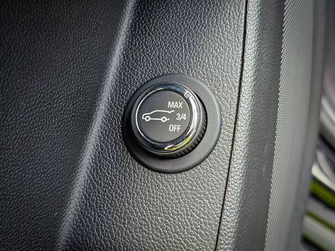 Used 2022 Chevrolet Traverse LT w/ Midnight/Sport Edition AWD/4WD image 11
