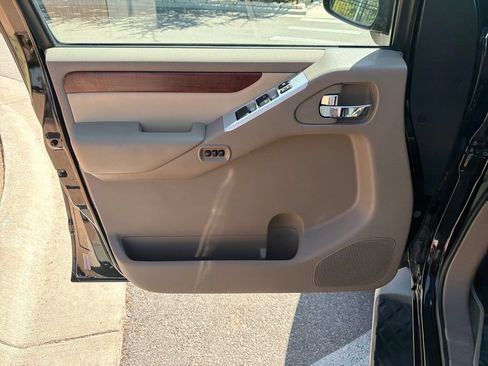 Used 2012 Nissan Pathfinder LE RWD image 17