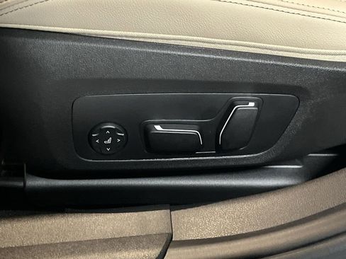 New 2025 BMW 330i xDrive Sedan w/ Convenience Package image 12