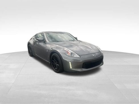 Used 2017 Nissan 370Z Coupe RWD image 12