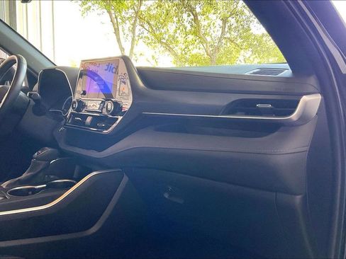 Used 2025 Toyota Highlander XSE image 25