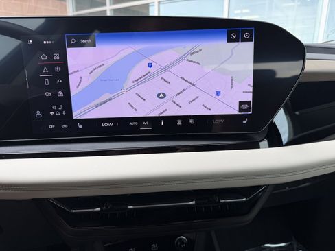 Used 2025 Audi Q6 e-tron Premium RWD image 19