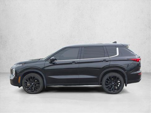 Used 2023 Mitsubishi Outlander SE Black Edition FWD image 8