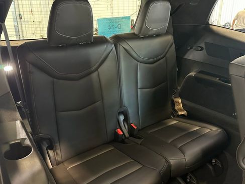 Used 2023 Cadillac XT6 Premium Luxury image 31
