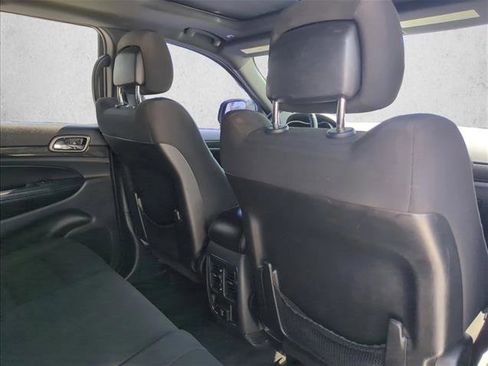 Used 2018 Jeep Grand Cherokee Laredo AWD/4WD image 19